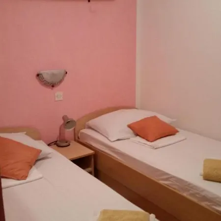Darina Apartment *